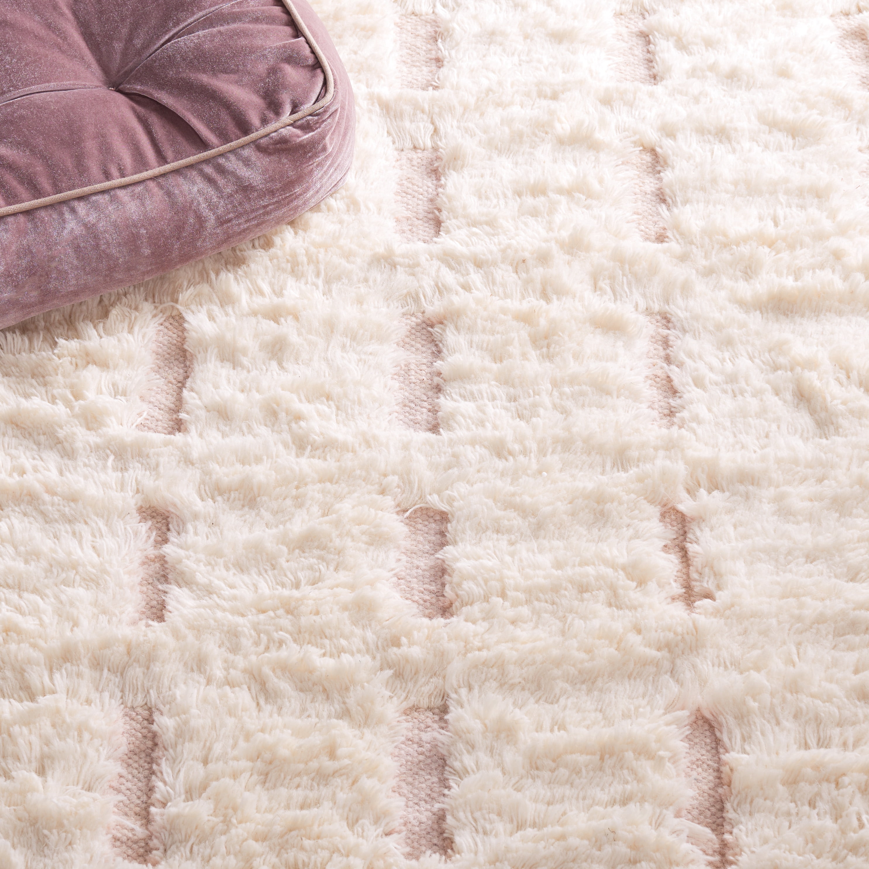SAFAVIEH Casablanca Tanja Geometric Area Rug, Pink/Ivory, 6' x 6' Round