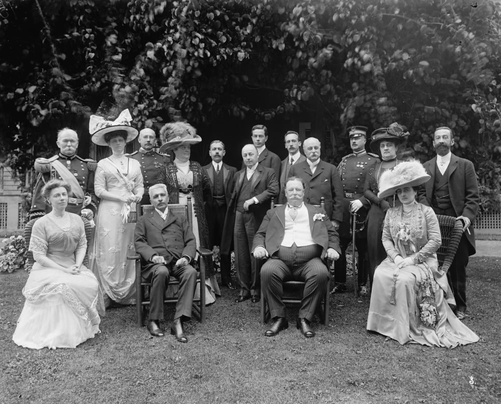 Taft Summer Home C1910 Npresident William Howard Taft With Family And ...