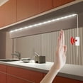 thumbnail image 1 of Tira de luces LED con detección de movimiento, 1 m, 6500 K, resistente al agua IP65, recargable por USB, ideal para dormitorios, salas de estar, cocinas y armarios, 1 of 5