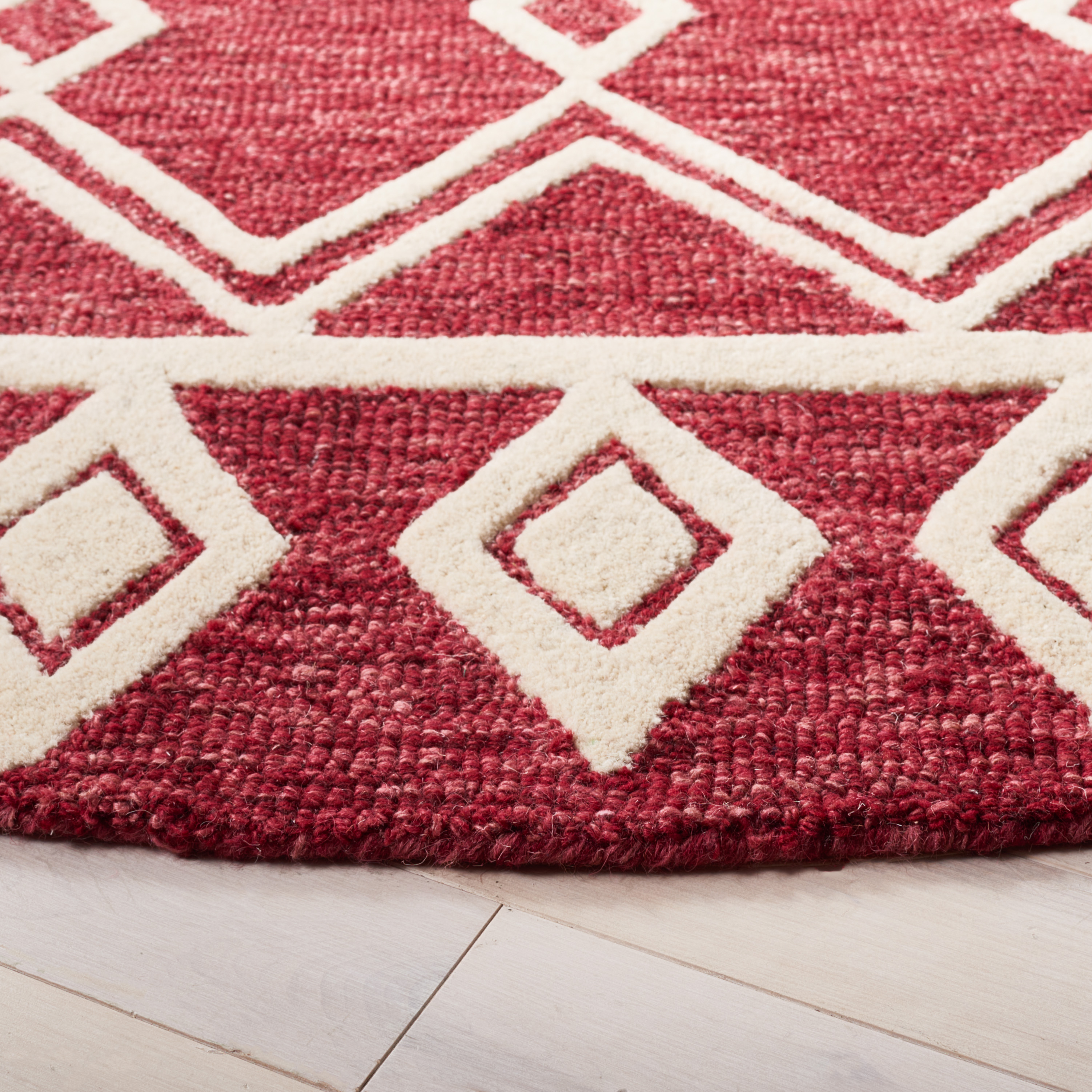SAFAVIEH Abstract Torrey Geometric Wool Area Rug, Red/Ivory, 6' x 6' Round