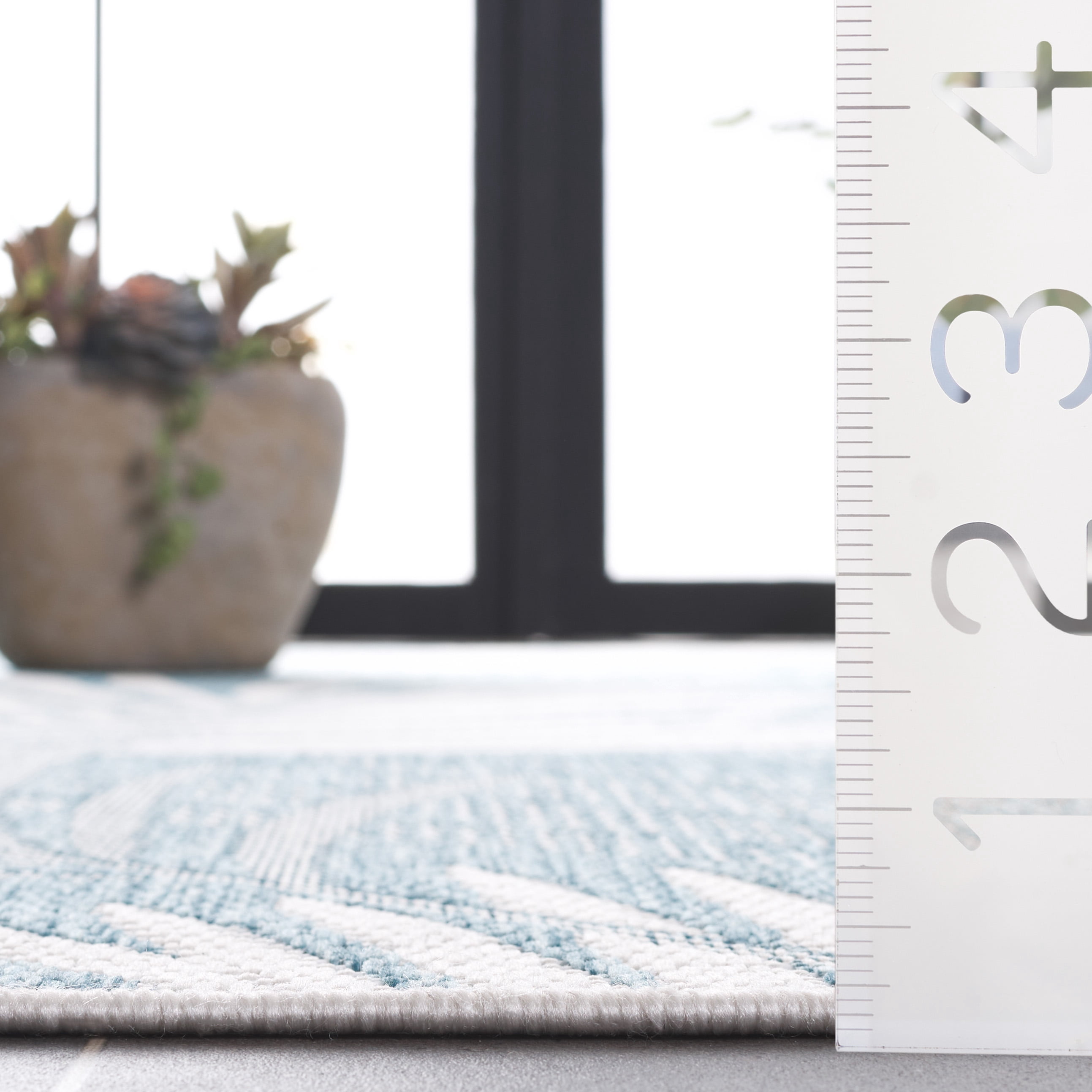 SAFAVIEH Beach House Declan Botanical Indoor/Outdoor Area Rug, Aqua/Ivory, 6'7" x 6'7" Round