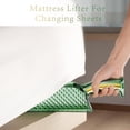 thumbnail image 2 of Herramienta elevadora de colchones con forma de cuña y para hacer camas Tantea Easy Lifter, 2 of 7