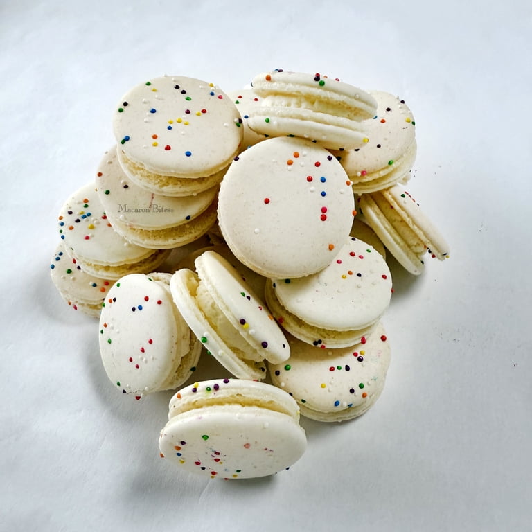 2424 マカロン Birthday Cake Macarons – Box of 24 French Macaron Cookies