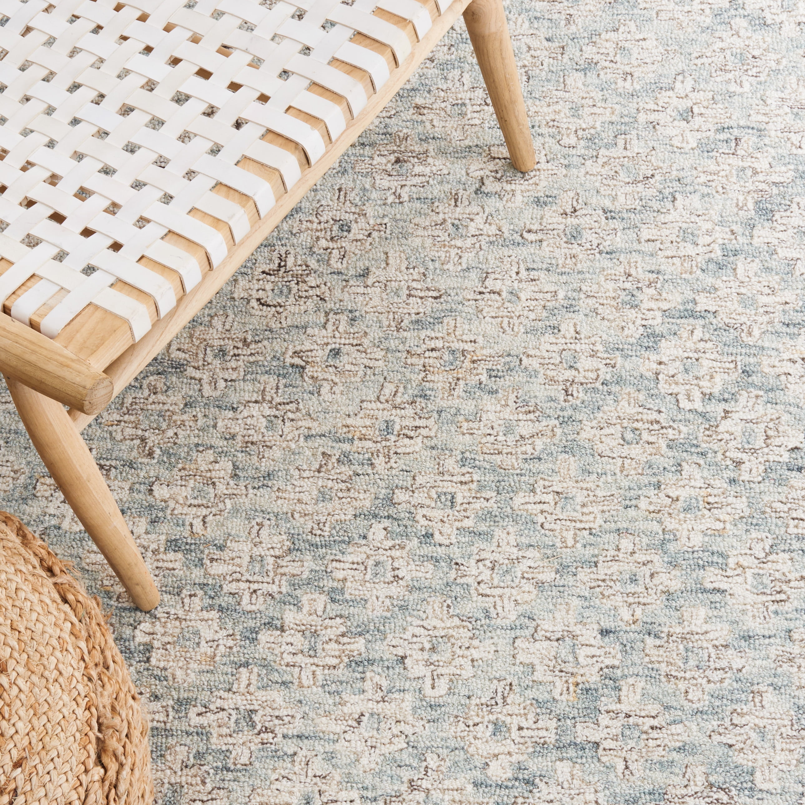 SAFAVIEH Metro Frigg Floral Area Rug, Ivory/Light Blue, 6' x 6' Square
