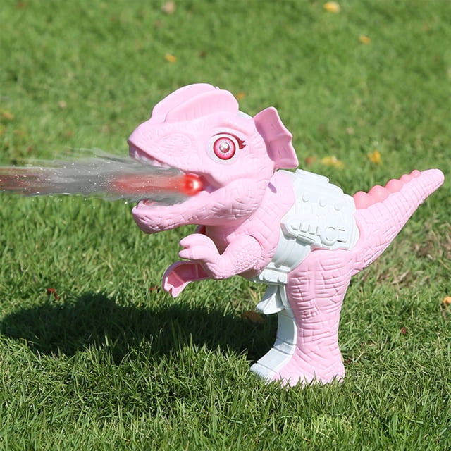 aerosol de juguete para niños de dinosaurio de doble corona bebé jugando en agua aerosol de juguete de playa de plástico wmkox8yii Rosado, vista 3/4 del dinosaurio de plástico disparando chorro de agua y niebla desde la boca con luz LED roja, textura con relieves, arnés blanco y tamaño aproximado 5 x 17.5 x 14.5 cm; también suele usarse como decoración de fiesta o juguete compartido entre padres e hijos.