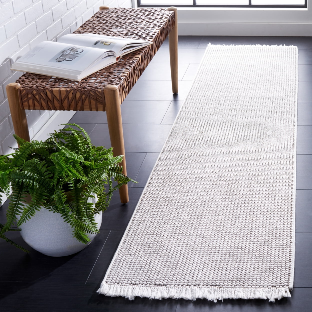 SAFAVIEH Lotus Leila Solid Area Rug