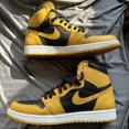thumbnail image 2 of Size 10.5 - Jo r-dan 1 Retro OG High Pollen - Great Condition, 2 of 6