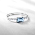 thumbnail image 2 of JeenMata Anillo de Compromiso Solitario de Aguamarina de Talla Esmeralda (Piedra Natal de Marzo) en Oro Blanco de 18 K sobre Plata, 2 of 6