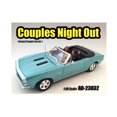 thumbnail image 1 of Juego de figuras de 2 piezas de pareja sentada Release 1 para modelos 1:18 de American Diorama American Diorama 23832, 1 of 1