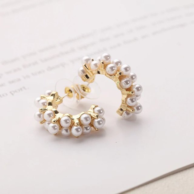 2022 coreano nuevo temperamento Simple círculo pendientes de perlas de moda pequeños pendientes versátiles joyería de las mujeres