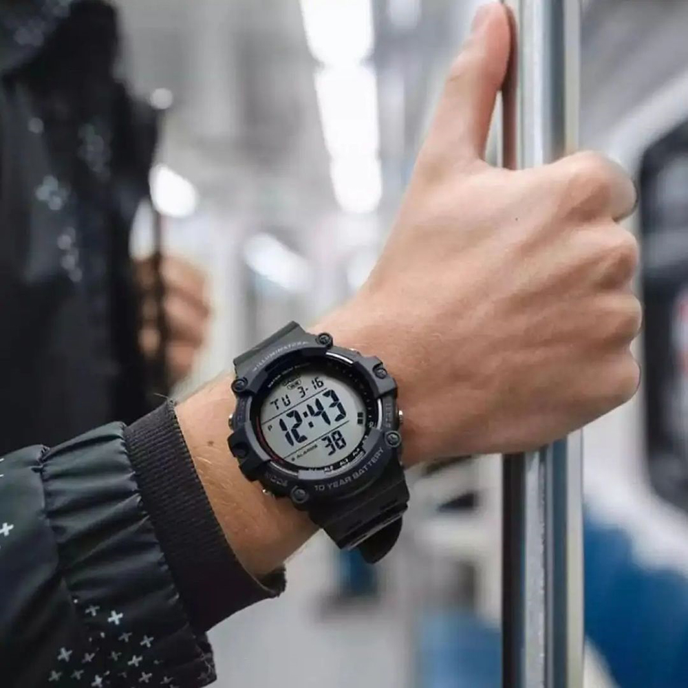 Casio Orologio Sportivo AE1500WHX-1AV - Resistente 100m, Illuminatore LED, Batteria 10 Anni, Cinturino Extra Lungo