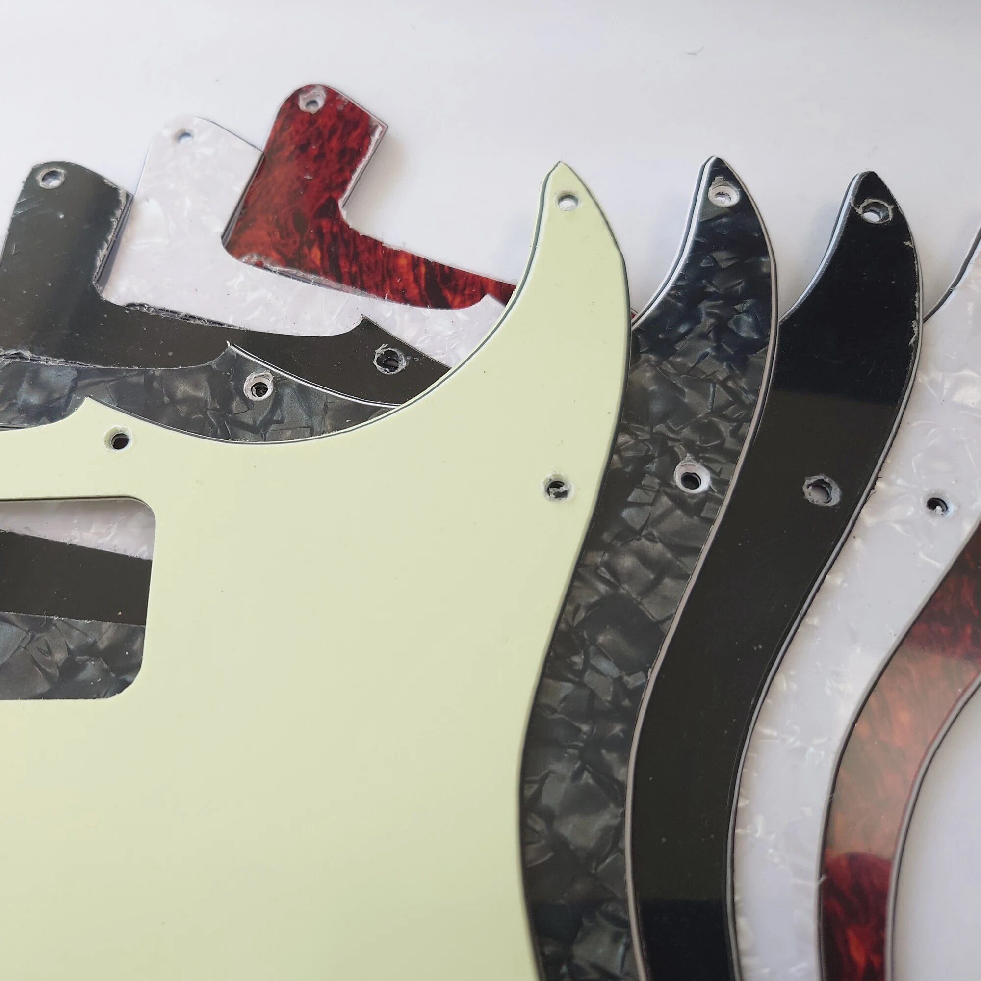 For Fit Fender Stratocaster P90 2 Pickup Strat Guitar Pickguard Replacement Parts with Mounting Screws 3 Ply
