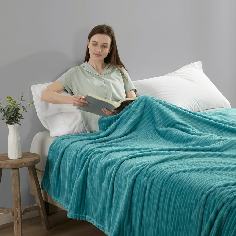 Nestl Cut Plush Fleece Blanket, Soft Lightweight Fuzzy Luxury Queen Size  Bed Blanket for Bed, Teal