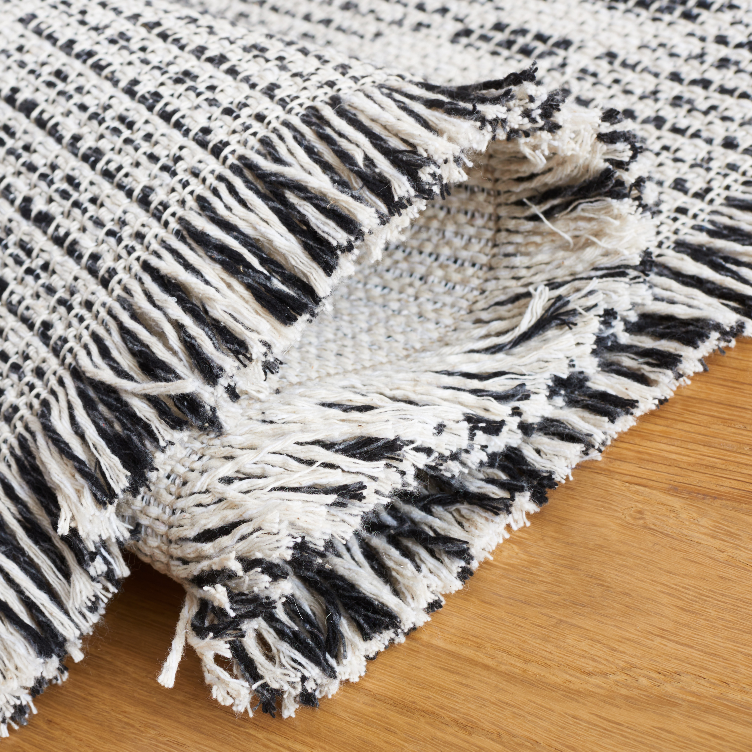SAFAVIEH Augustine Heathe Trellis Area Rug, Ivory/Black, 9' x 12'