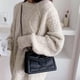 thumbnail image 5 of Bandolera de cuero para mujer Yinane cartera con hebilla portatarjetas gran capacidad correa desmontable Negro, 5 of 8