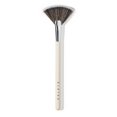 thumbnail image 1 of HALEYS Fan Brush VEGAN+CRUELTY-FREE Madera sostenible Cerdas veganas para acabado con aerógrafo Para aplicación de iluminador Sin rayas Difusión perfecta Desenfoca Suaviza con control, 1 of 5