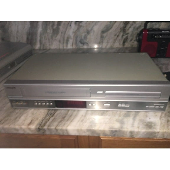 Pre-Owned Philips DVP3150V/37 DVD/VCR Combo AV, Replacement Remote, Quick Start Guide.