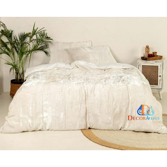 DecorAvenue Ultra Luxury Velevt Duvet Cover Set 3 Pc Comforter Cover Set for Home Decoration with Zip Closure no Filling Off White Color Full Double Size 80" x 90" Inches