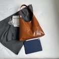 thumbnail image 4 of Bolso Hombro para Mujer Mano Con Cierre Magnético Cuero PU (marrón), 4 of 5