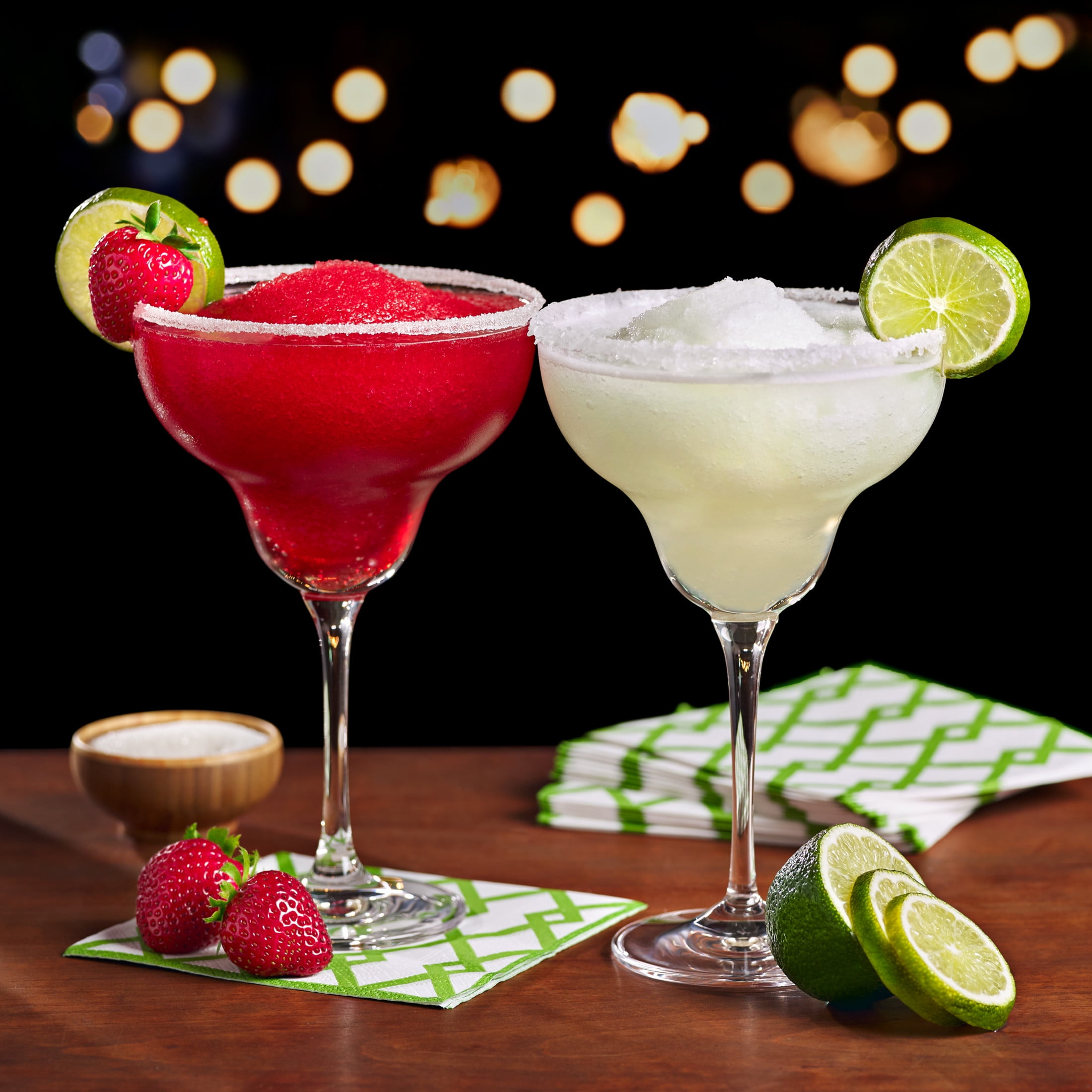 Mr & Mrs T Strawberry Daiquiri Margarita Cocktail Mix, 1 L, Plastic Bottle, Shelf Stable