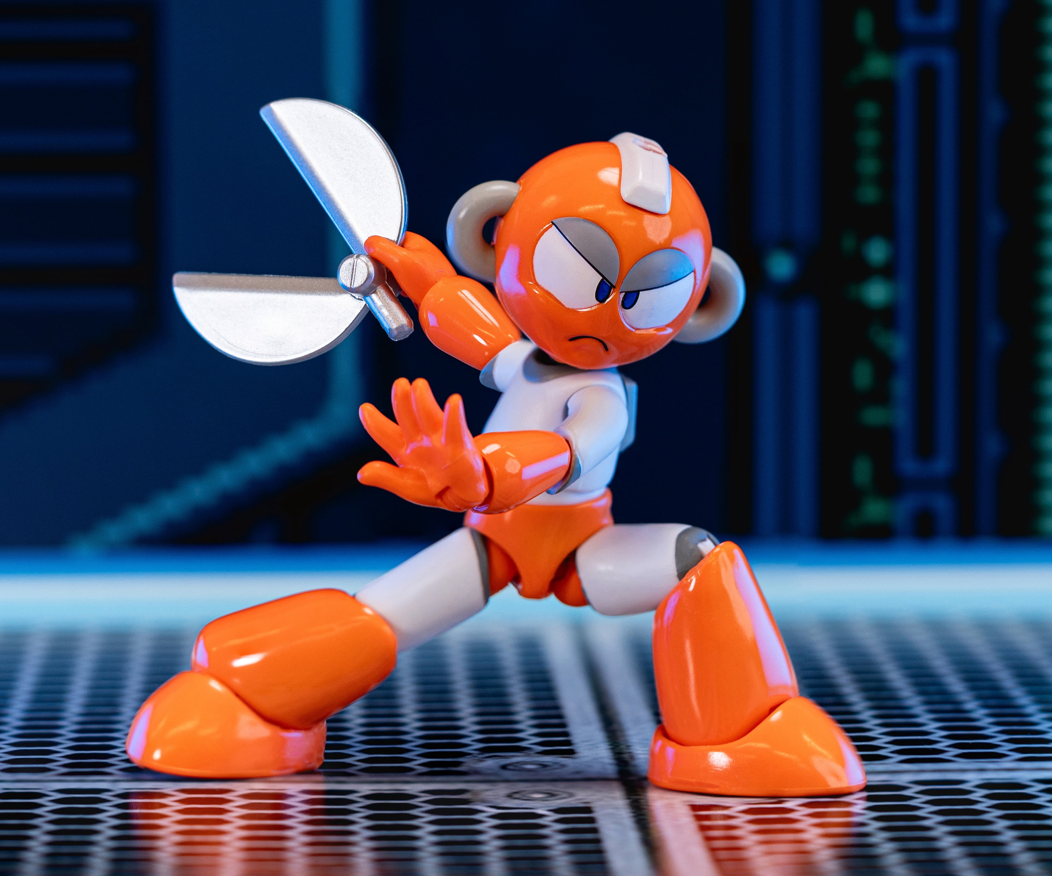 Jada Mega Man 4" Cut Man 1:12 Scale Action Figure, Wave 2 – 15+ Points of Articulation, Alternate Hands & Head, Rolling Cutter Accessory