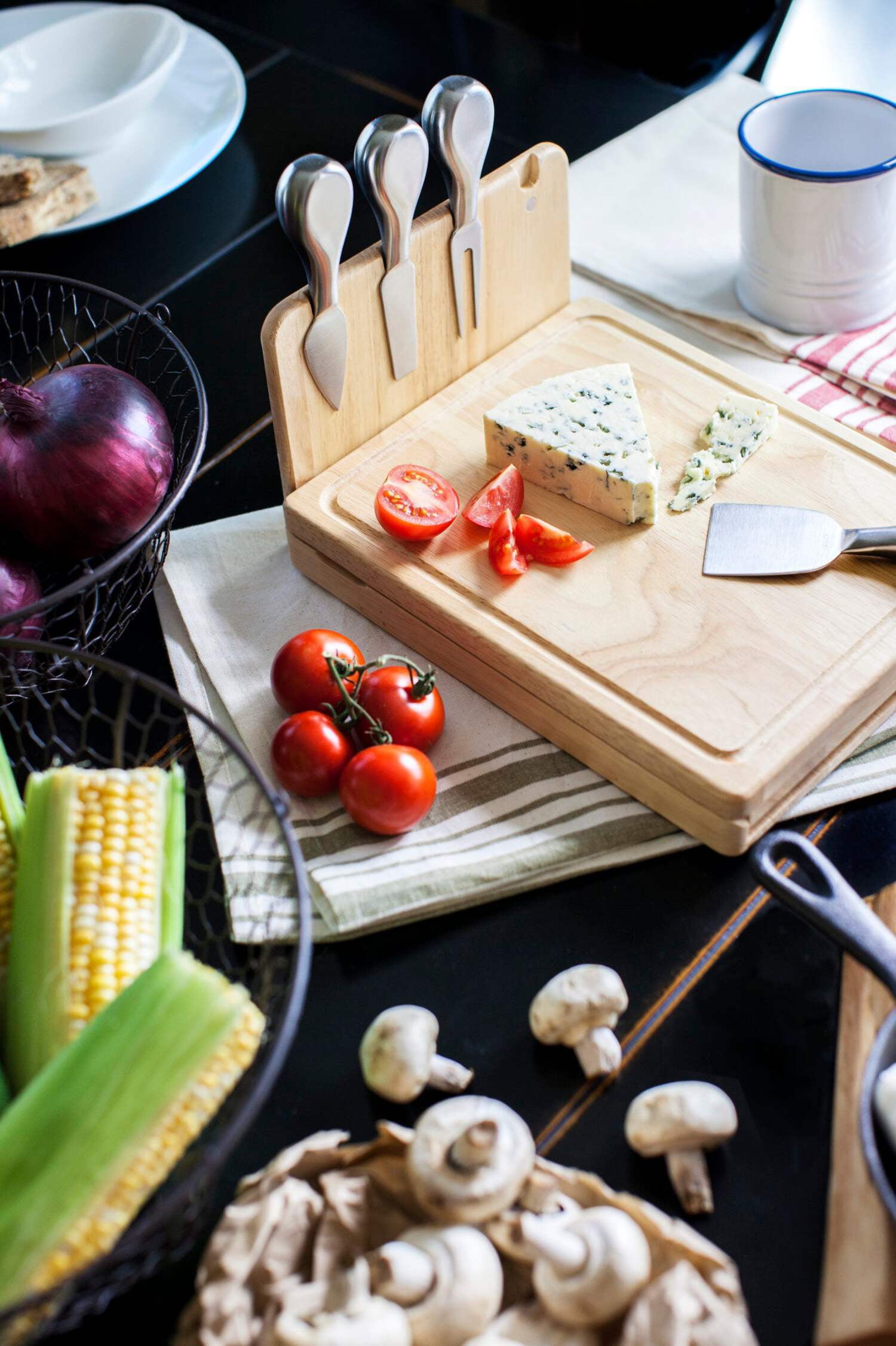 Toscana Asiago Cheese Cutting Board and Tools - Thumbnail 5