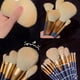 thumbnail image 4 of Juego de Brochas de Maquilla de Cerdas Suaves para una aplicacia rápida, forma prácica, agarre fuerte, cerdas finas para un maquillaje uniforme, parageas ideales, ideas grande,, 4 of 7
