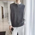 thumbnail image 3 of Suéteres de punto para hombres Chaleco sin mangas Ropa para hombre Cuello en V blanco Suave Moda coreana Un producto más vendido 2024 X, 3 of 4