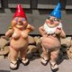 thumbnail image 2 of Gnomos de jardín para exteriores, estatuas divertidas de gnomos de resina de piedra de primera calidad, resistentes al agua y al sol para adornos de césped (diseño compacto), 2 of 5