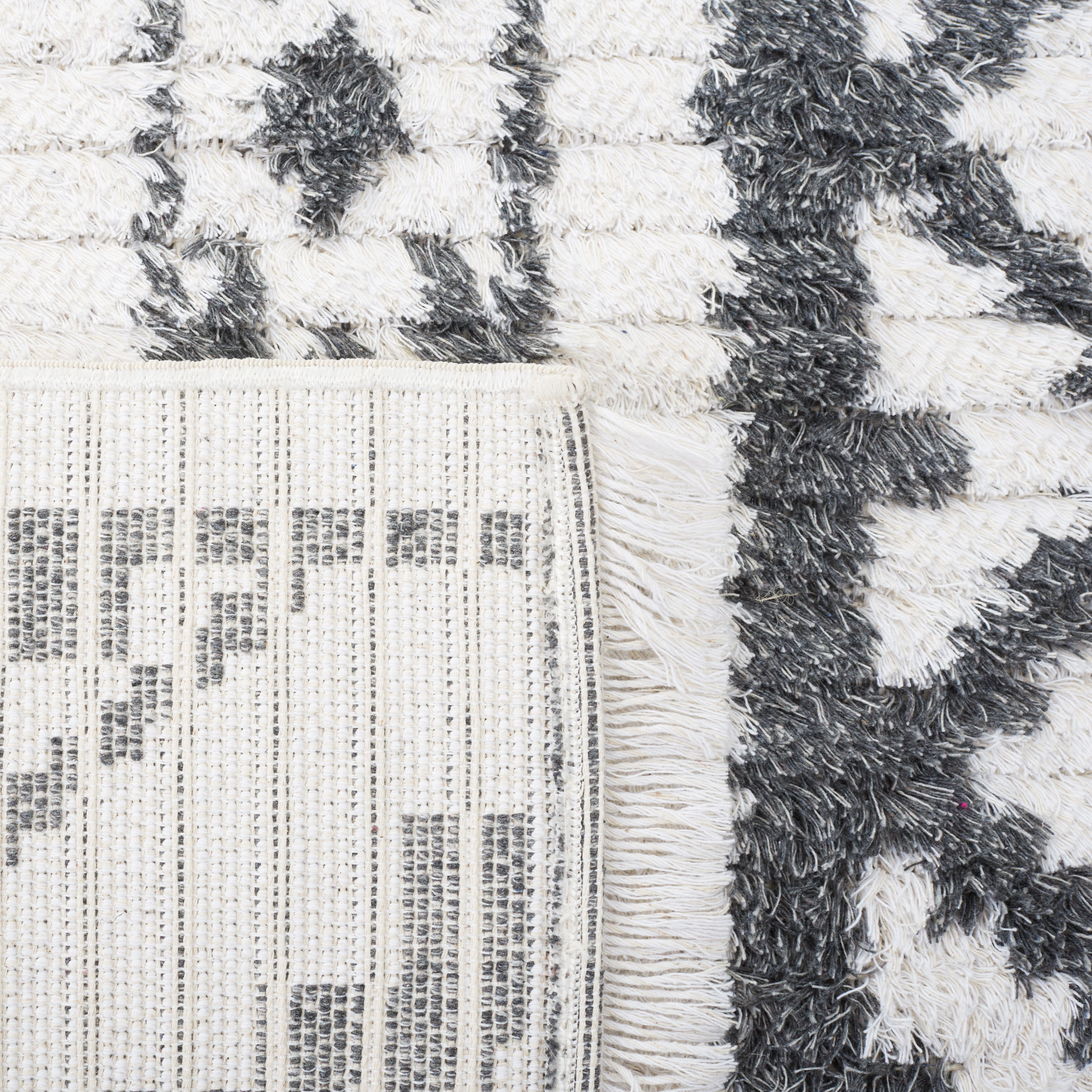 SAFAVIEH Augustine Norman Geometric Area Rug, Gray/Ivory, 5' x 7'7"