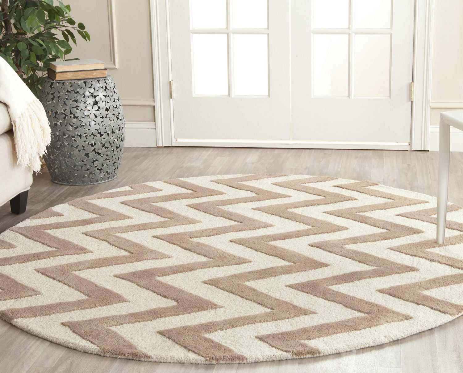 Safavieh Cambridge Kaitlyn Zig Zag Stripes Area Rug