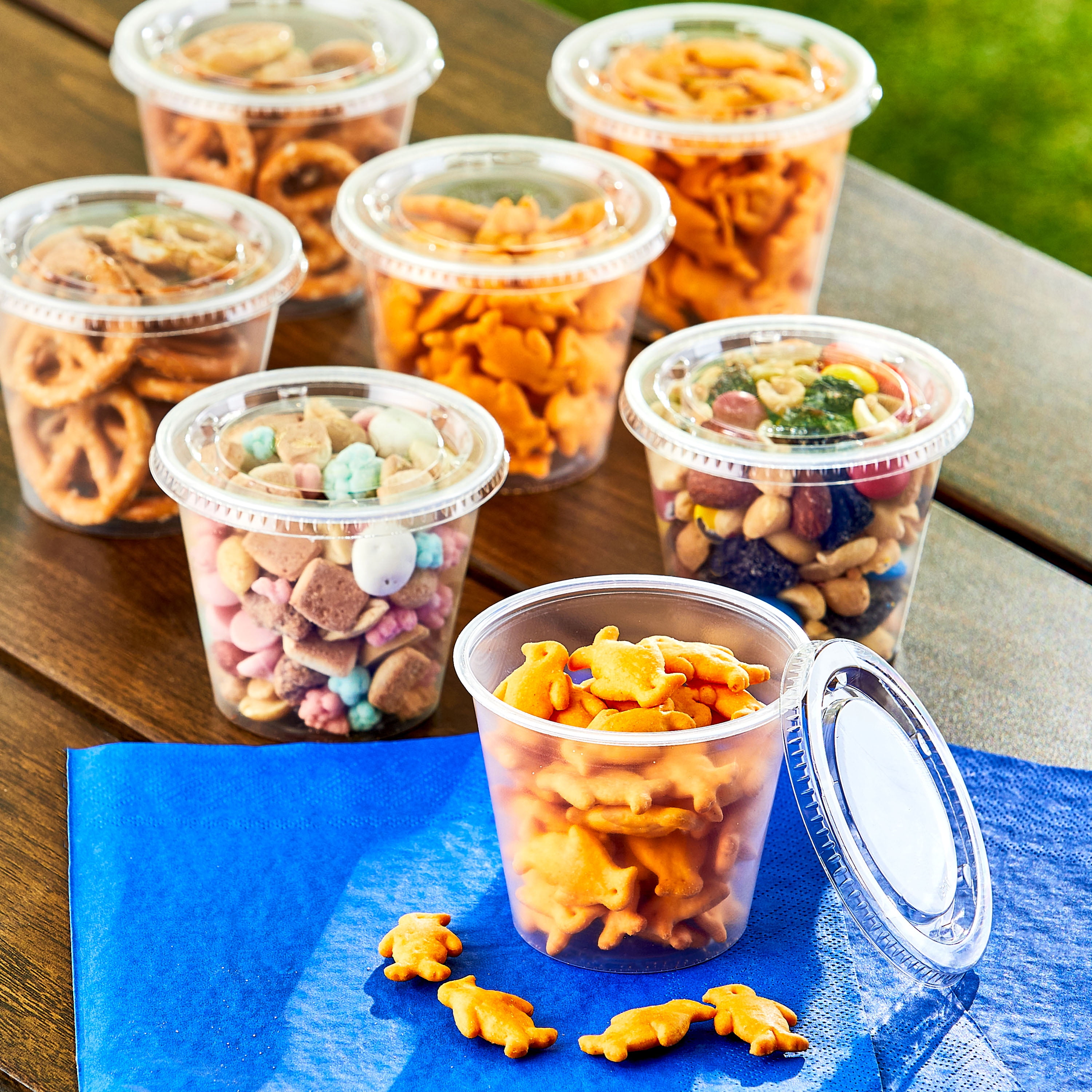 Great Value Disposable Plastic Snack Cups with Lids Clear 5.5 oz 25 Count