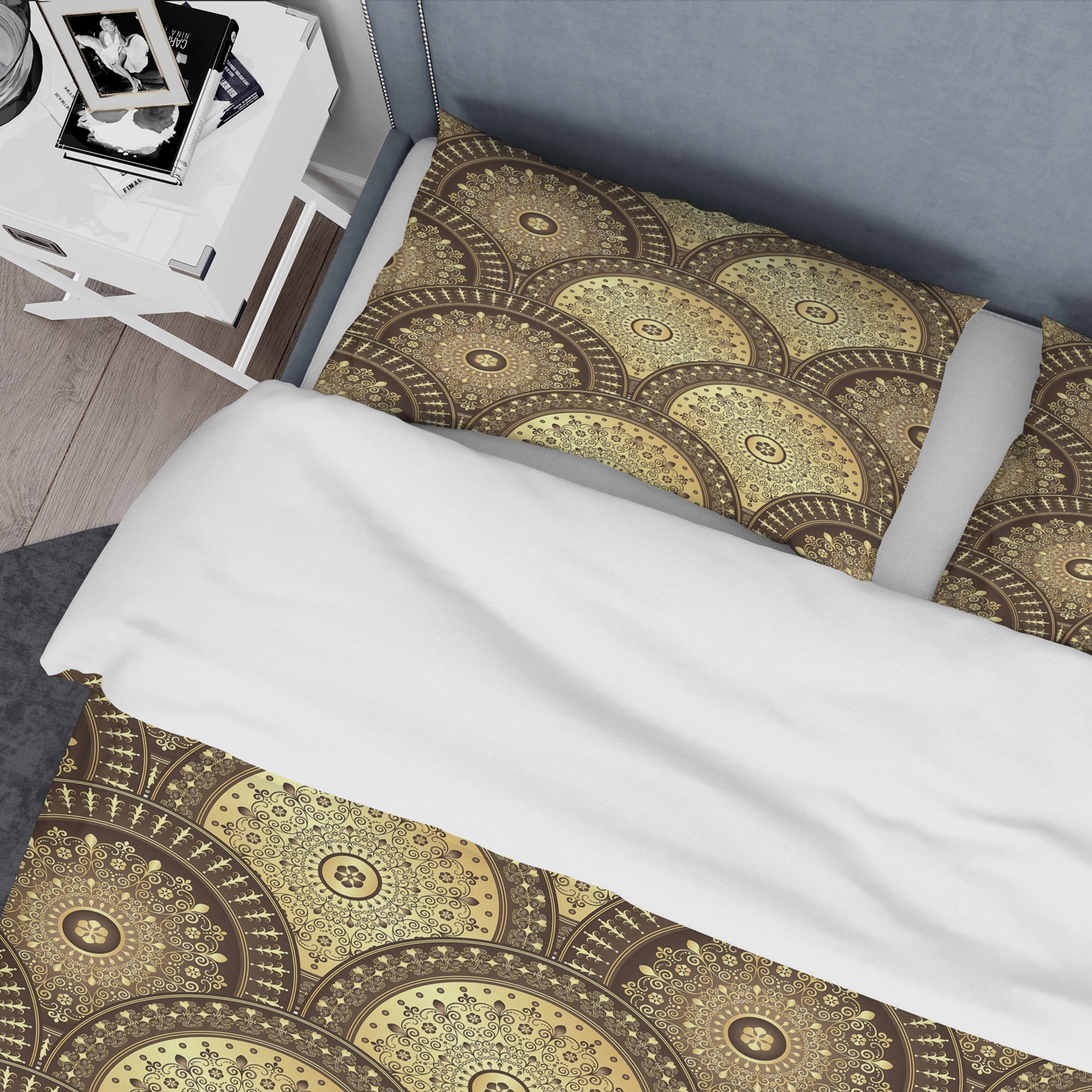 Designart 'Golden Circular Pattern I' Mid-Century Modern Duvet Cover Set