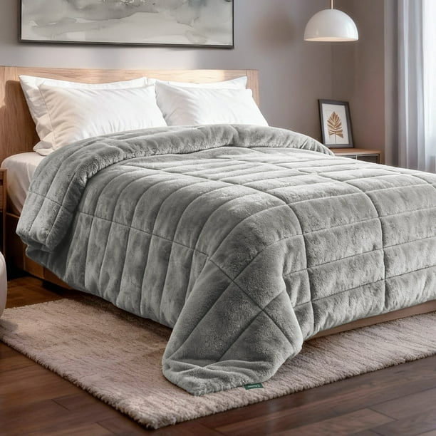 Cobertor Afelpado Dreamlab, Colcha Suave Polar con Microfibras, Cálida y Transpirable para Invierno, Hipoalergénico, Tamaño Individual, Gris Claro