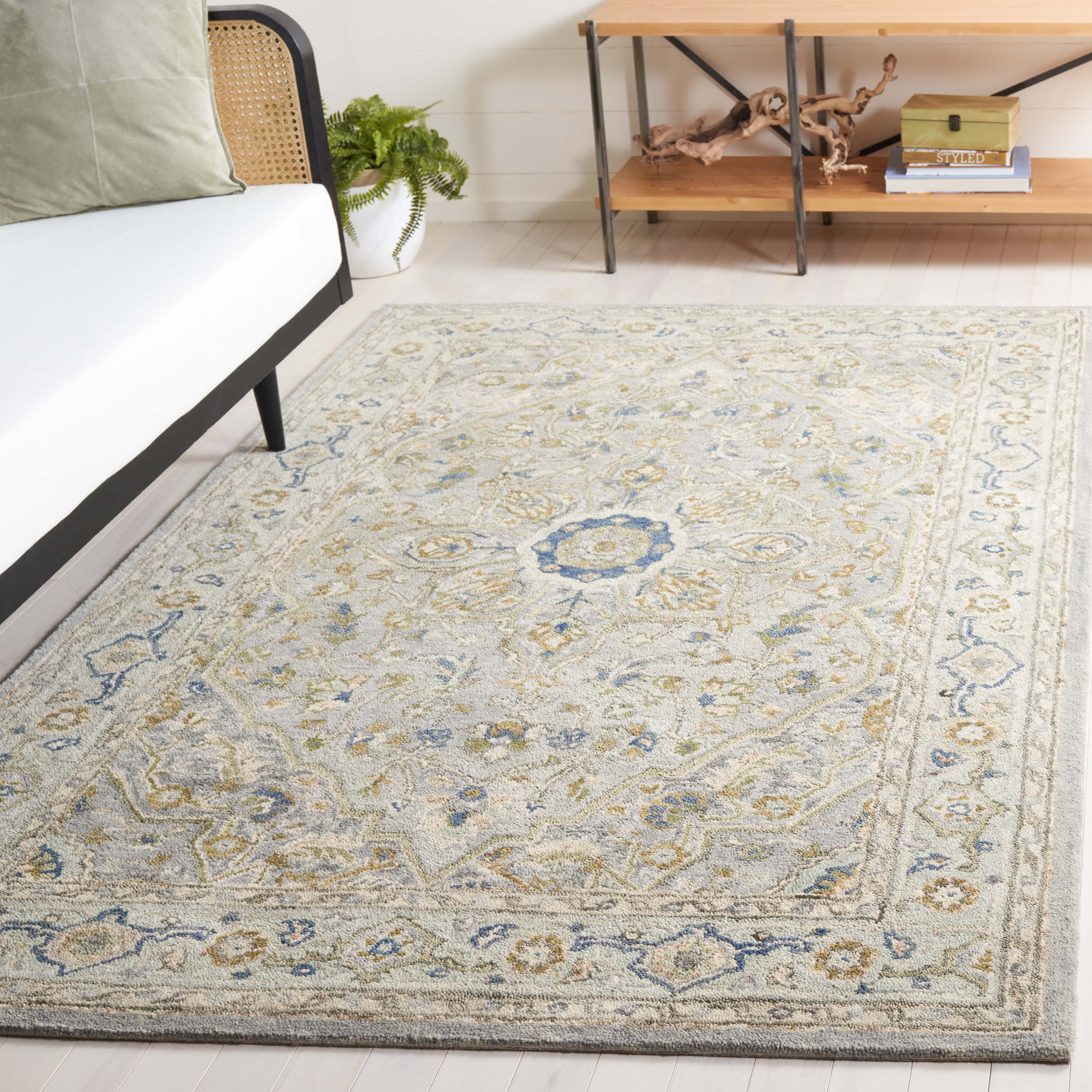 SAFAVIEH Heritage Geoff Oriental Area Rug, Ivory/Blue, 6' x 9'
