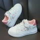 thumbnail image 1 of 2022 primavera y otoño nuevos zapatos deportivos informales blancos para niños zapatos para correr de fondo plano para estudiantes y mujeres zapatos de tablero para 3-12 años, 1 of 5