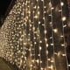 thumbnail image 4 of Guirnalda de luces LED de 10 m y 100 ledes que funciona con pilas para decoración de interiores, exteriores, bodas, fiestas y jardines, color blanco cálido, 4 of 7