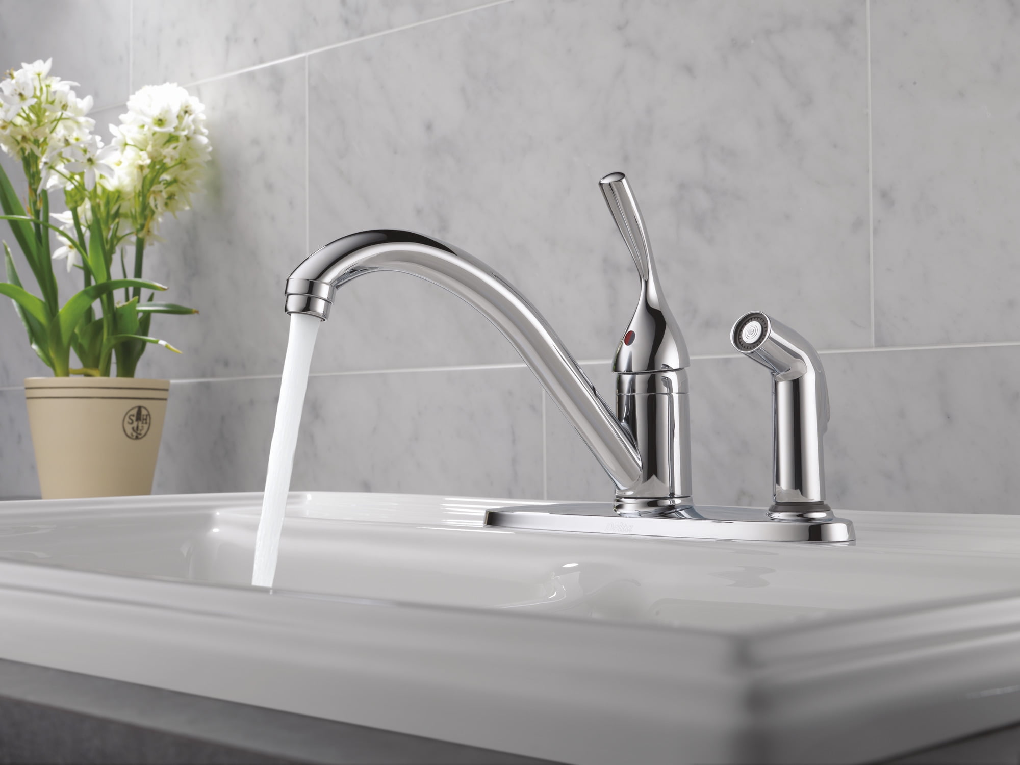 Delta Faucet Company 300-DST Classic Single Handle Kitchen Faucet With Side Sprayer
