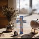 thumbnail image 4 of Kearding Escultura acrílica estatua sala de estar dormitorio Oficina decoración con palabras grabadas regalos Navidad fiesta familiar favores Decoración del hogar Typ 2 Kearding HA028233-02B, 4 of 6