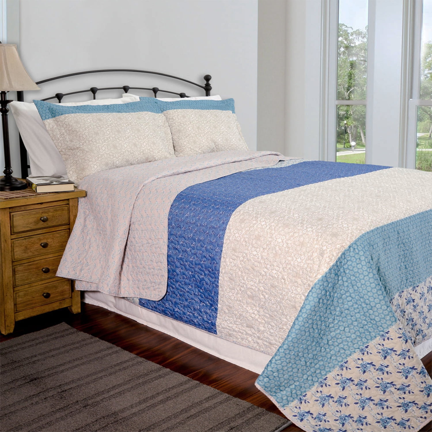 3 Pc Queen/Full Size Reversible Quilt Set Blue and Taupe Floral Design