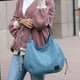 thumbnail image 5 of Bolso de hombro multibolsillos para mujer, bolso de lona, bolso de un solo hombro, artístico y minimalista Azul + Negro, 5 of 5