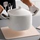 thumbnail image 1 of Soporte de silicona para ollas, cuadrado, grueso, almohadilla aislante del calor, tapete para mesa que no se usa en la cocina (blanco), 1 of 3