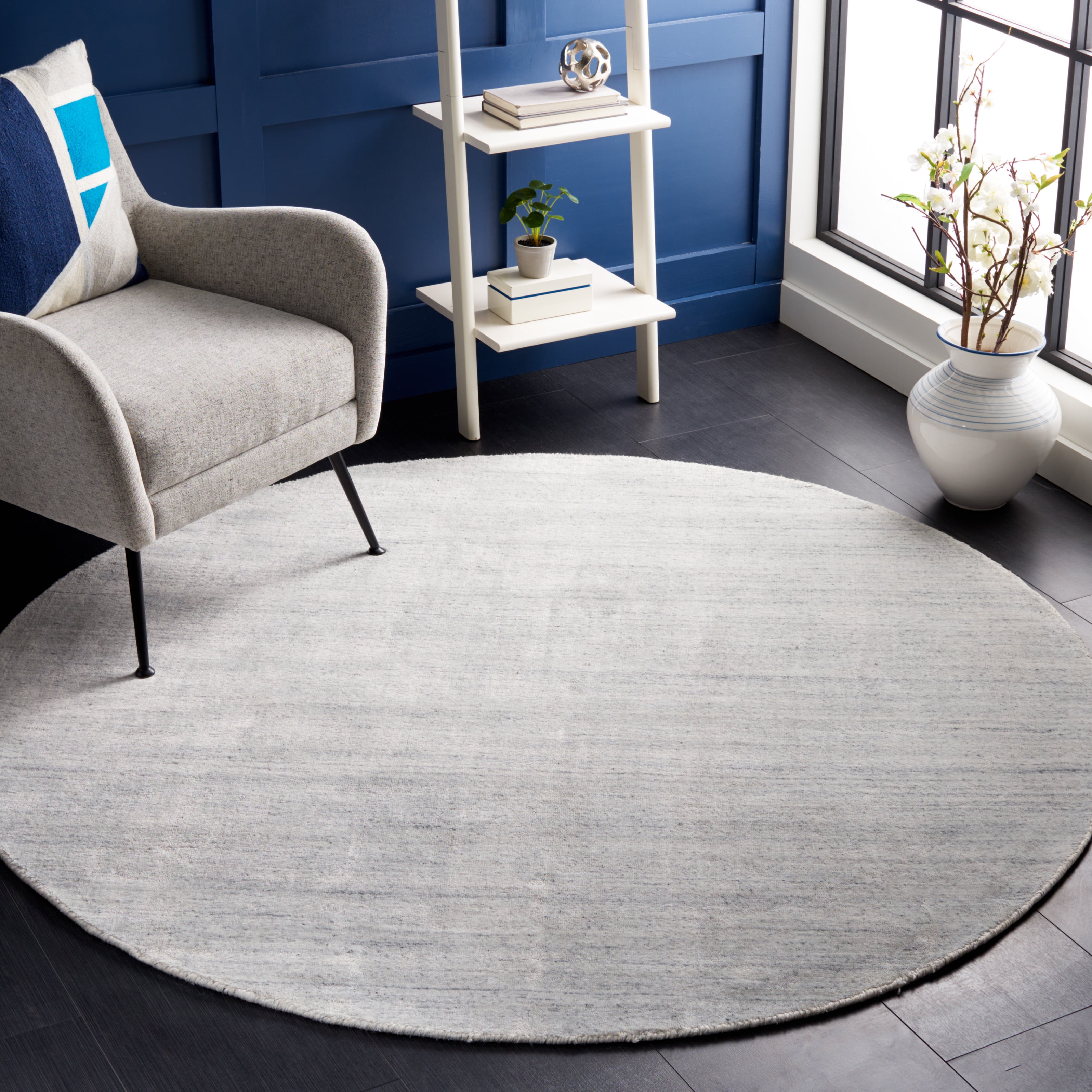 SAFAVIEH Mirage Branislav Solid Area Rug, Silver, 6' x 6' Round