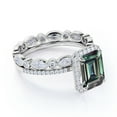 thumbnail image 3 of JeenMata Anillo de Bodas con Halo Enmarcado de 2 Quilates de Alejandrita Sintética de Corte Esmeralda y Moissanita Engastado con Alianza de Boda de Eternidad - Oro Blanco de 18 K sobre Plata, 3 of 4