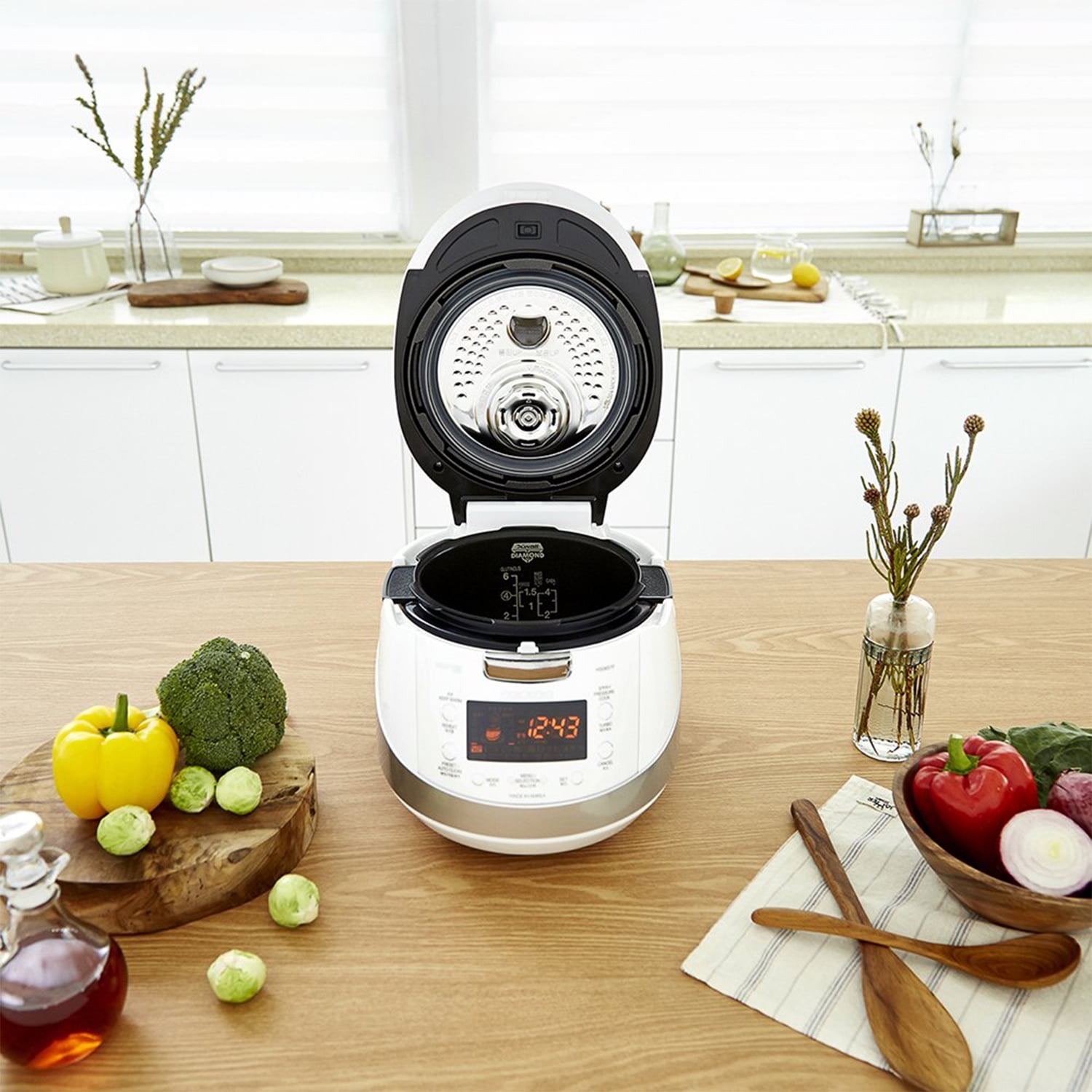 Cuckoo Electric Induction Heating Pressure Rice Cooker CRP HS0657FW White