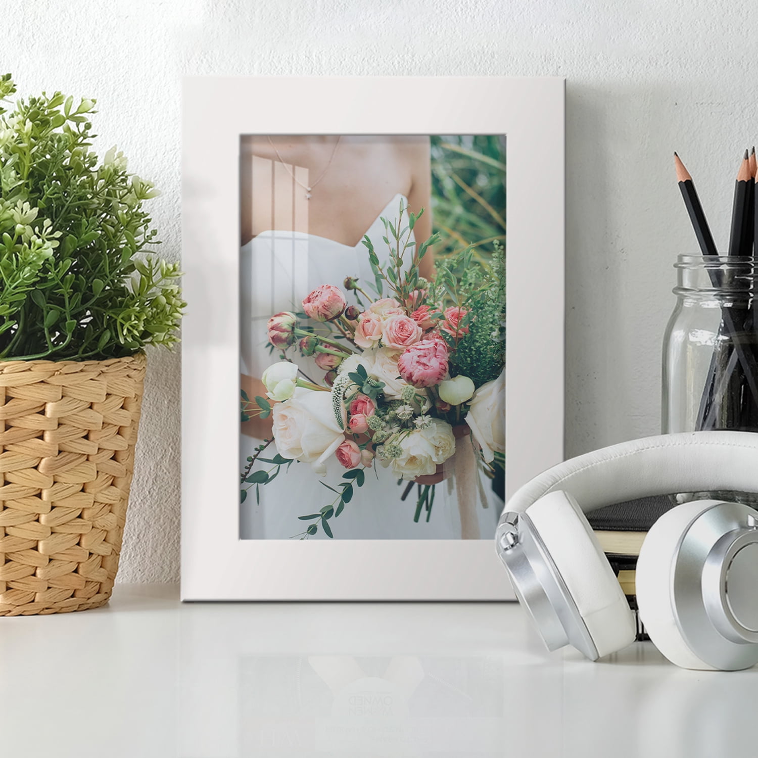 Modern 5 in. x 7 in. White Picture Frame (Set of 2)