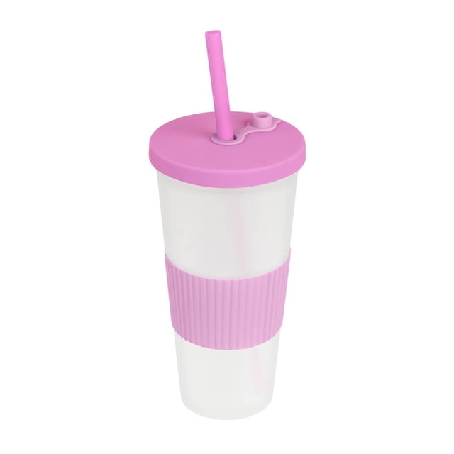vaso plástico de doble pared con acabado frosty, manga de silicón rosa 10 x 20.5 vaso de plástico translúcido frosty con tapa de rosca rosa y popote a juego. Manga antideslizante acanalada en silicón rosa para mejor agarre, capacidad 670 ml (22 oz), base de 6.4 cm, incluye caja individual; suele usarse también como vaso portátil para eventos y viajes cortos.