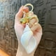 thumbnail image 2 of Lindo llavero con diseño de caracola de colores., 2 of 3