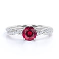 thumbnail image 1 of JeenMata Anillo de Compromiso con Forma de Garra Infinity con Detalles Pavé: Rubí y Moissanita Creados en Laboratorio de Forma Redonda de 1 TCW; Baño de Oro Blanco de 18 K sobre Plata, 1 of 6