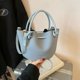 thumbnail image 4 of Bolso de mano de alta gama con textura de estilo coreano para mujer, bandolera tipo cubo con diseño de nicho, 2025, 4 of 5